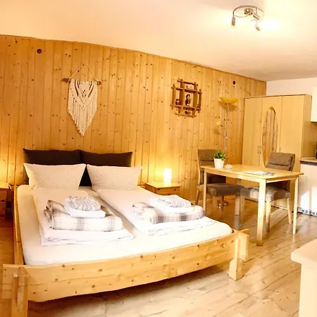 Ferienzimmer Koenig ホームステイ *